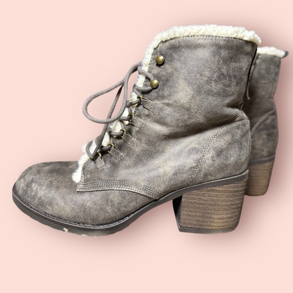 MIA Faux Fur Lace-Up Ankle Boots | Size 8.5 - Picture 3 of 12